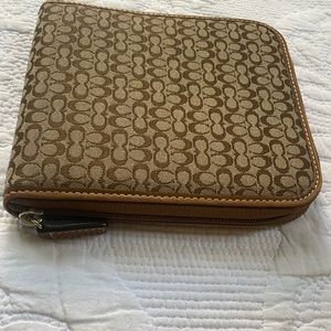 Coach Signature zippered CD case Tan 12 sleeve